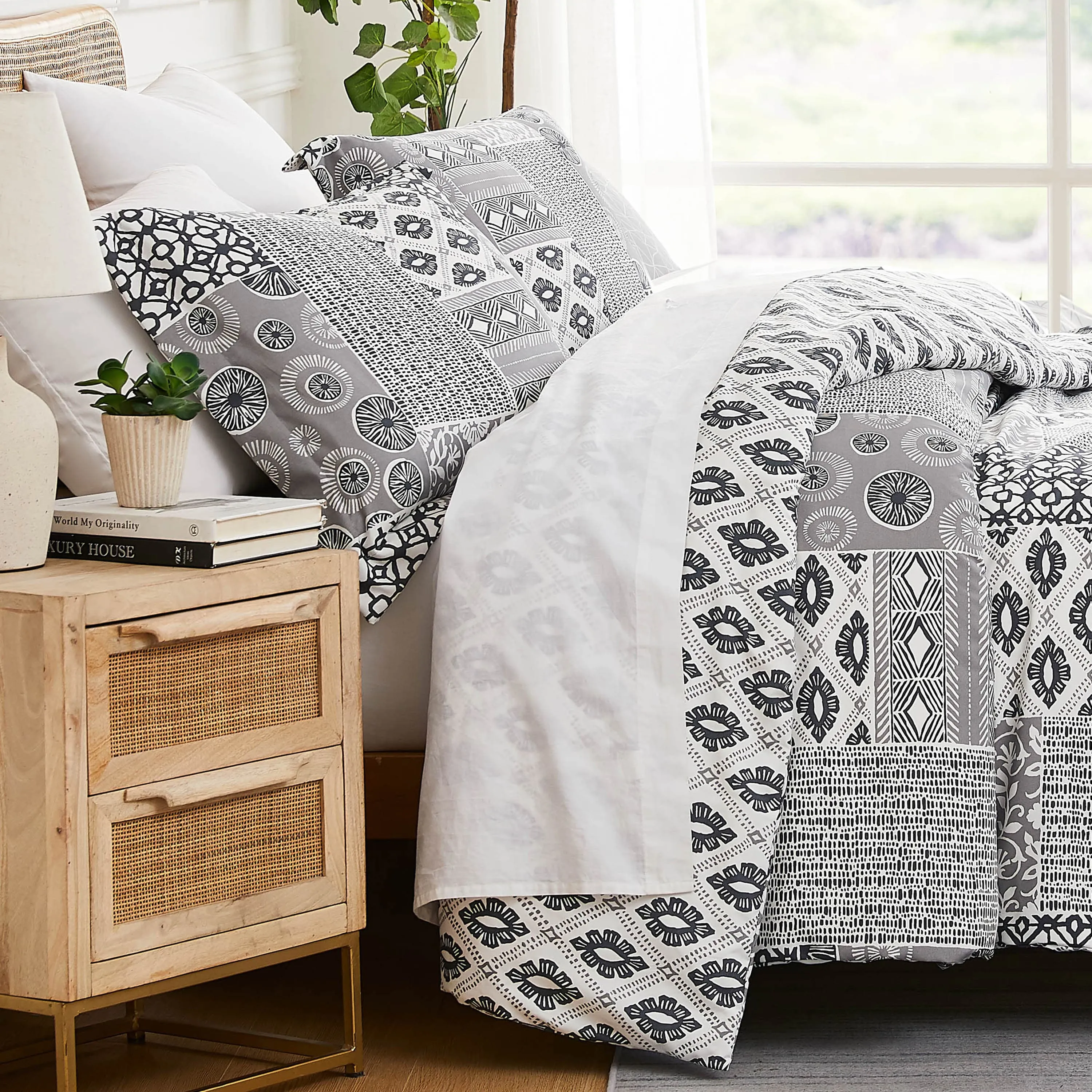 Global Patchwork Comforter Set