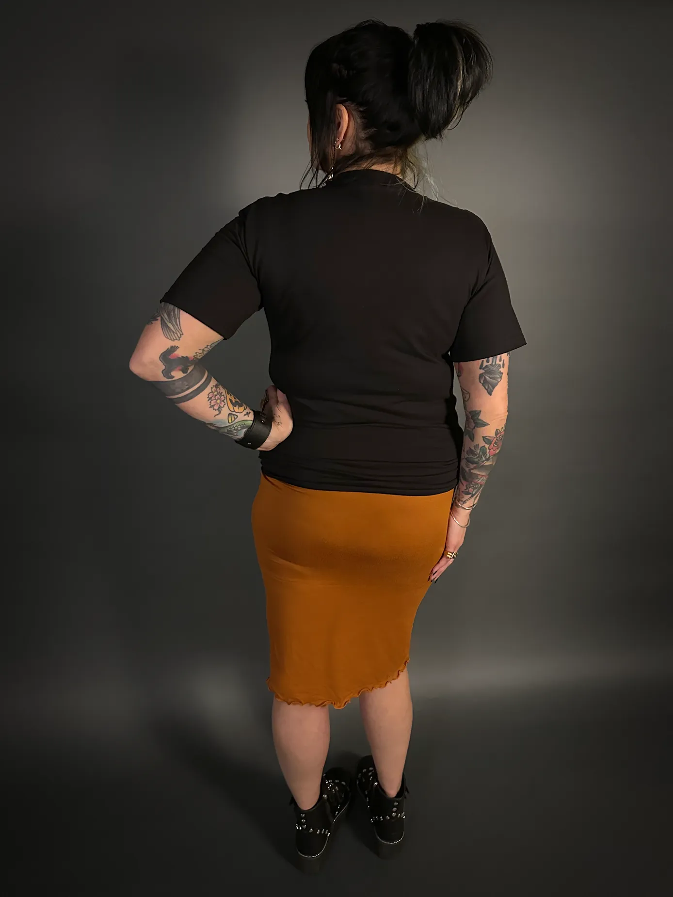 Outfit Set - Merrow Hem Stretch Midi Skirt in Orange & Front Slashed Bat T-Shirt